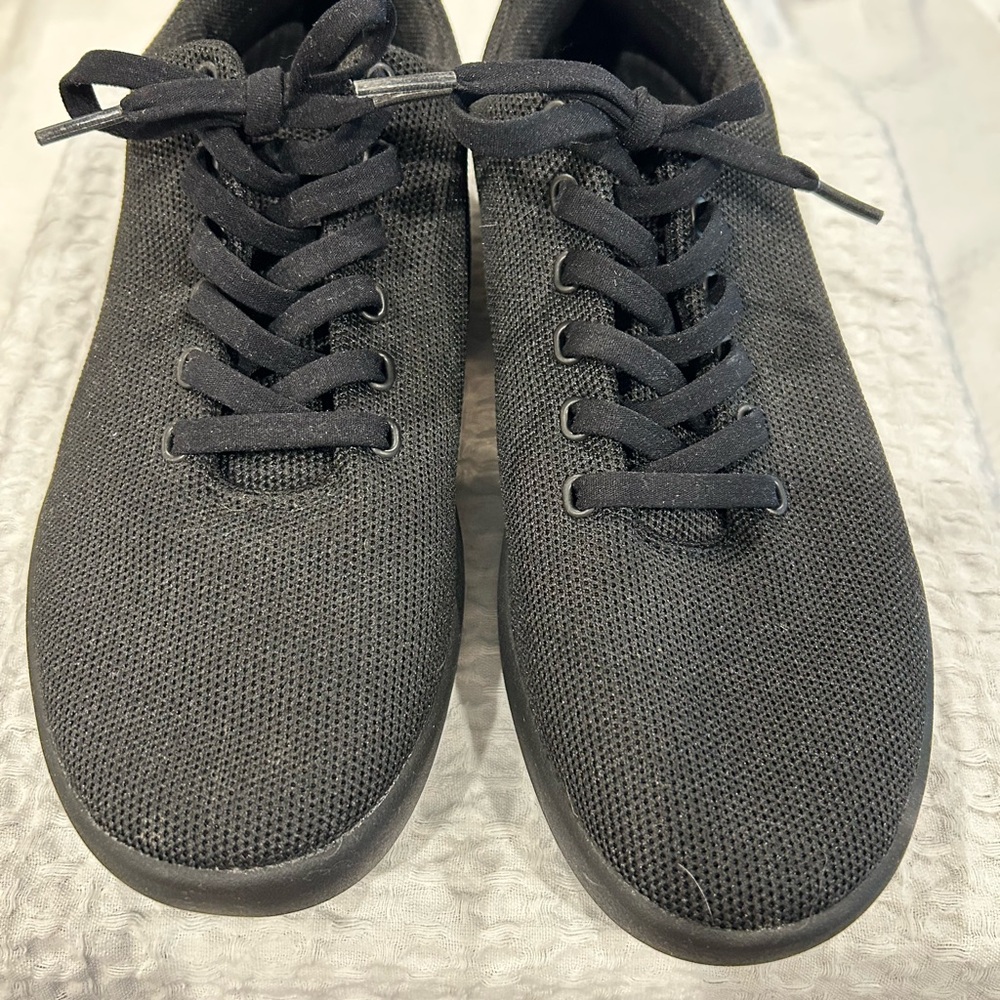 Atoms Black Athletic Shoes Lightweight Design